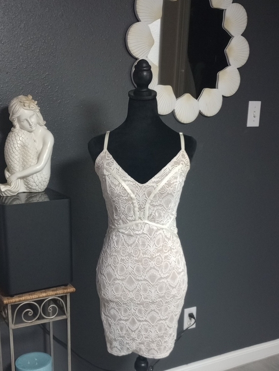 Guess Dresses & Skirts - GUESS Sexy Summer White LACE Stretchy Mini Dress Size Small